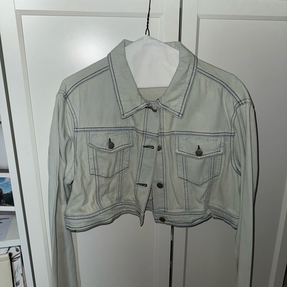STONE BUTTON UP CROP DENIM JACKET